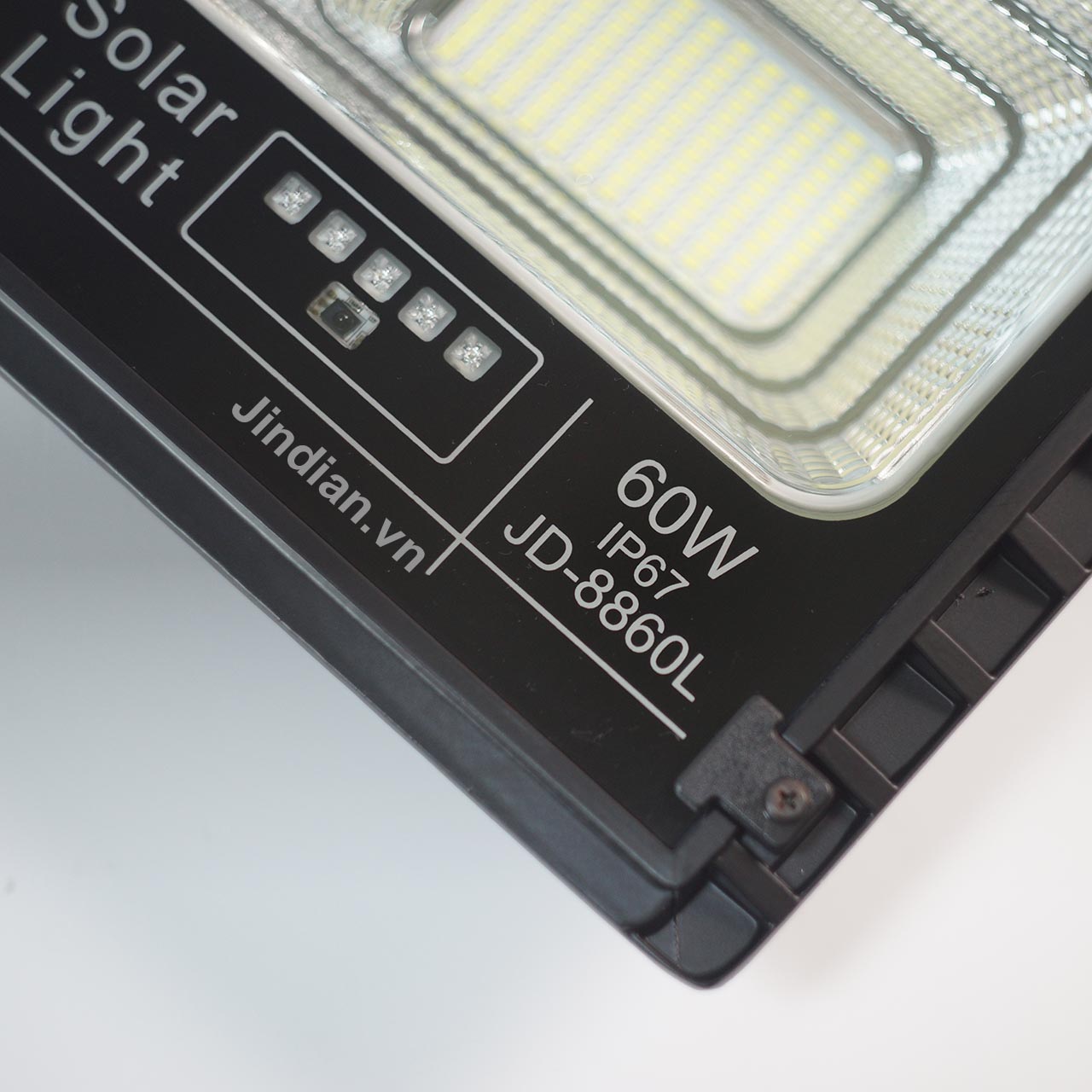 den-nang-luong-mat-troi-60w-jd-8600l-4.jpg