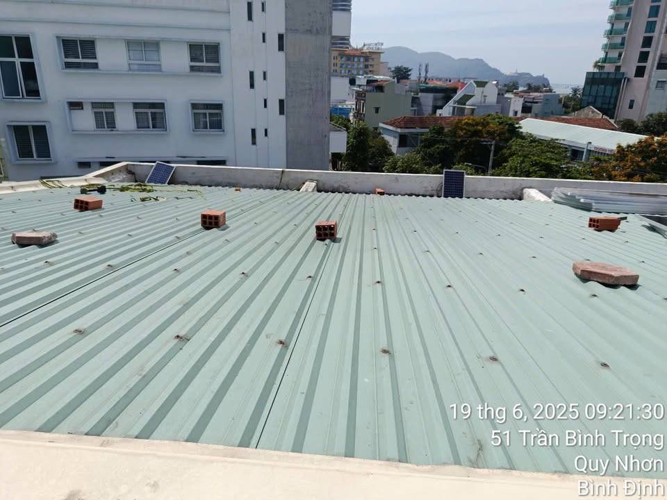 Với cái nắng 36 độ C của TP. Quy Nhơn, lắp điện năng lượng mặt trời