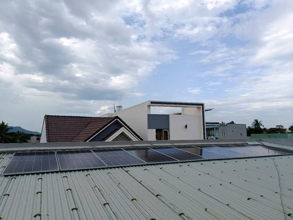 Hoàn thành công trình lắp đặt điện năng lượng mặt trời cho Chủ tiệm