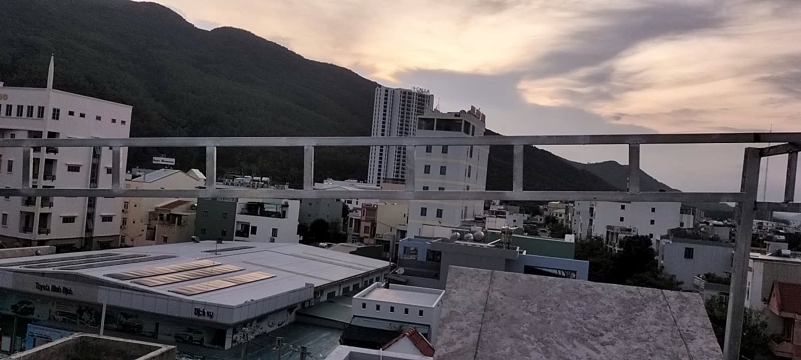 ?Công tác triển khai thi công khung giàn 14kWp cho khách hàng nhà phố